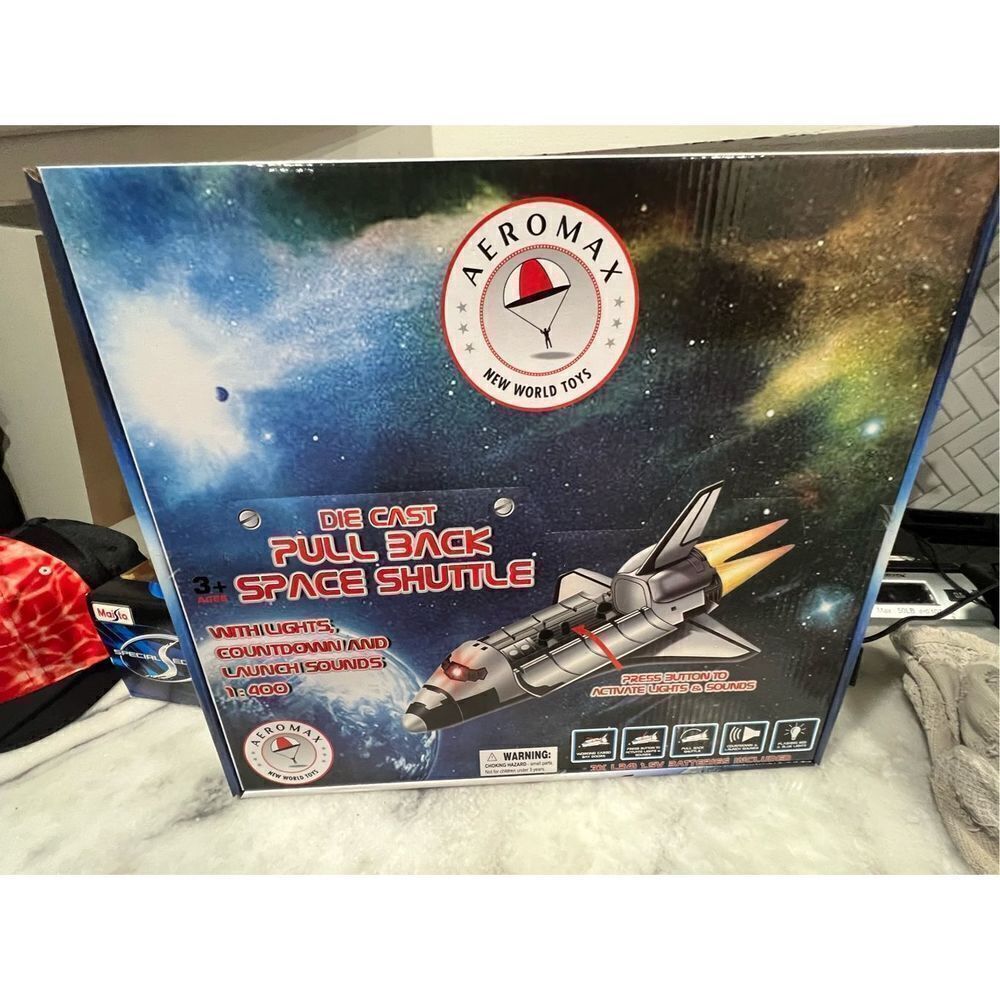Aeromax Pull Back Space Shuttle with Lights and Sounds 1:400 scale